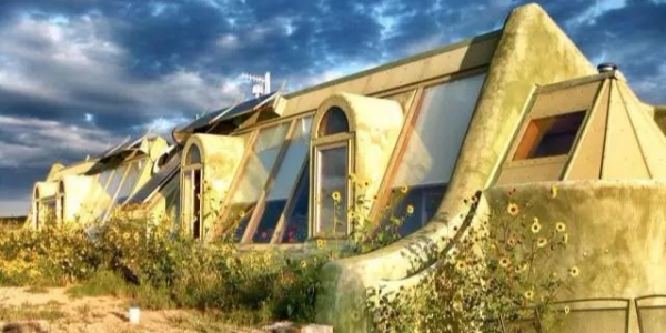 這個老炮兒建筑師讓難民住垃圾堆，卻贏得全世界尊重！